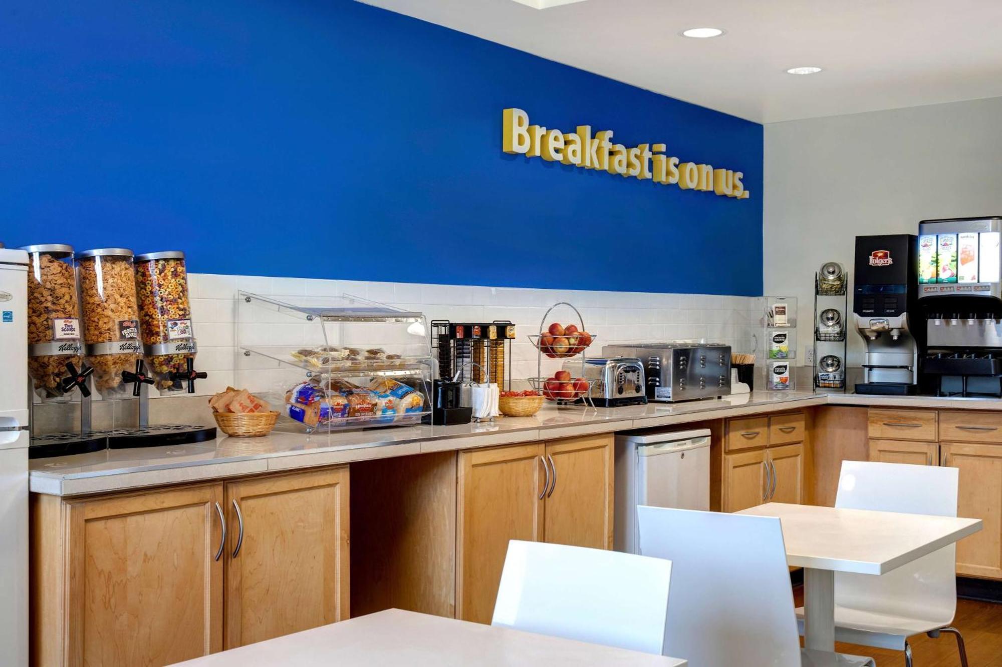 Days Inn By Wyndham Whitecourt Extérieur photo