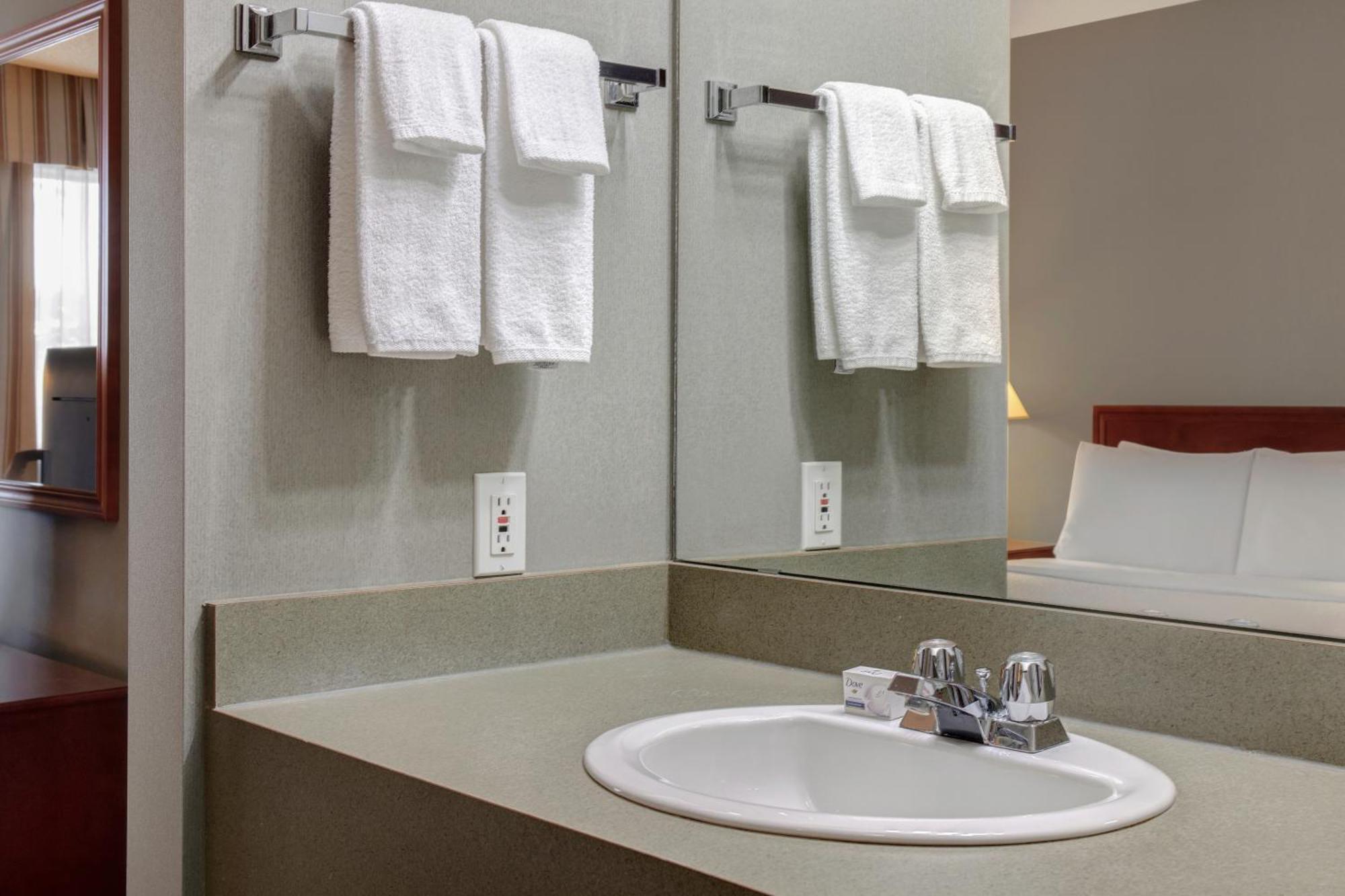 Days Inn By Wyndham Whitecourt Extérieur photo