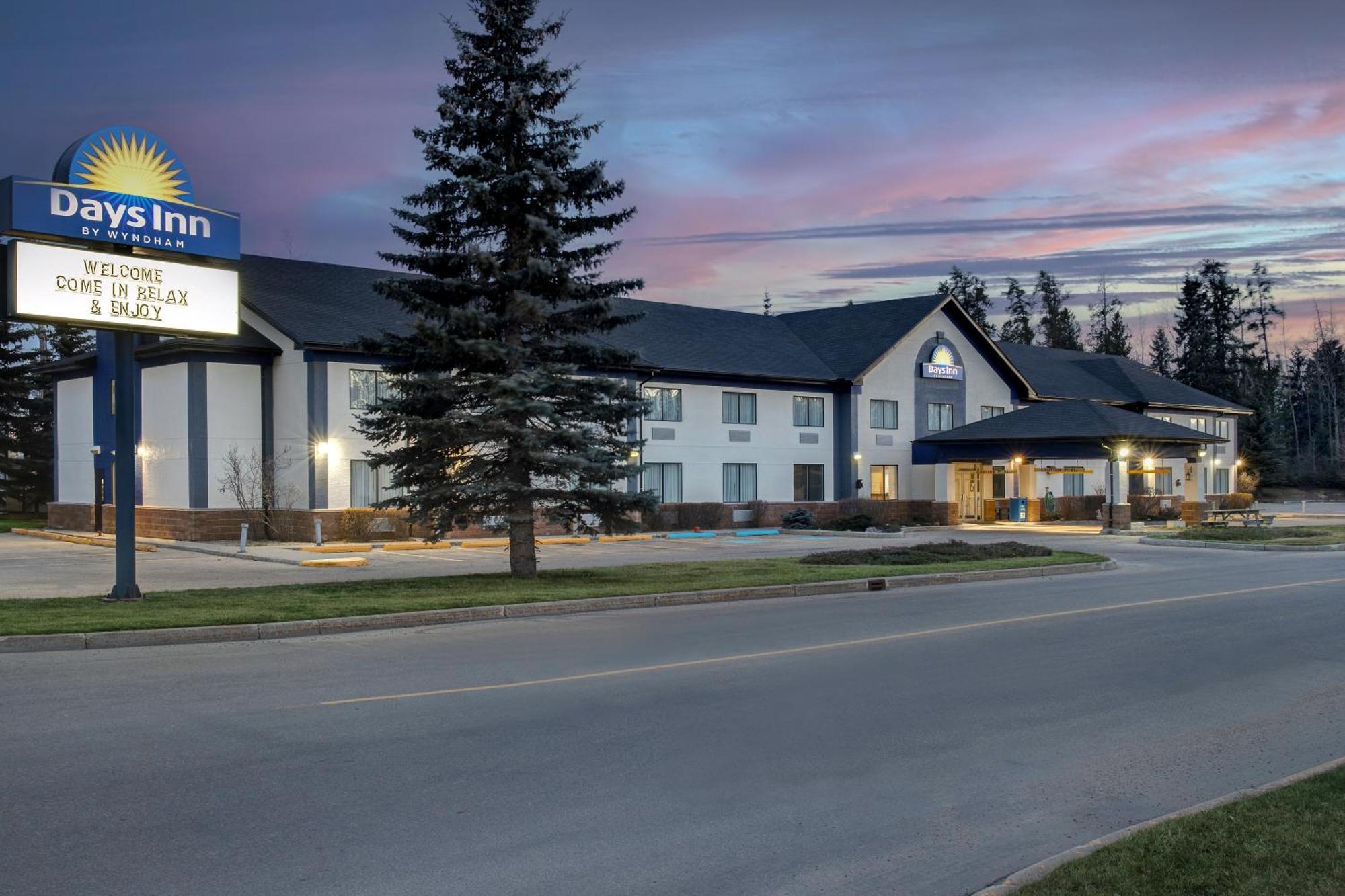 Days Inn By Wyndham Whitecourt Extérieur photo