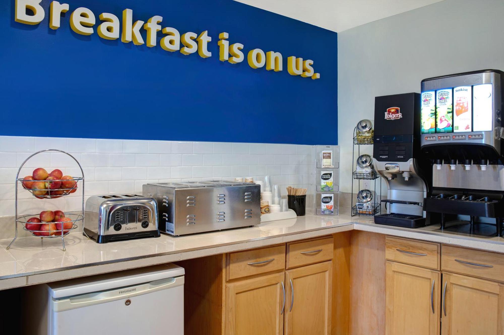 Days Inn By Wyndham Whitecourt Extérieur photo
