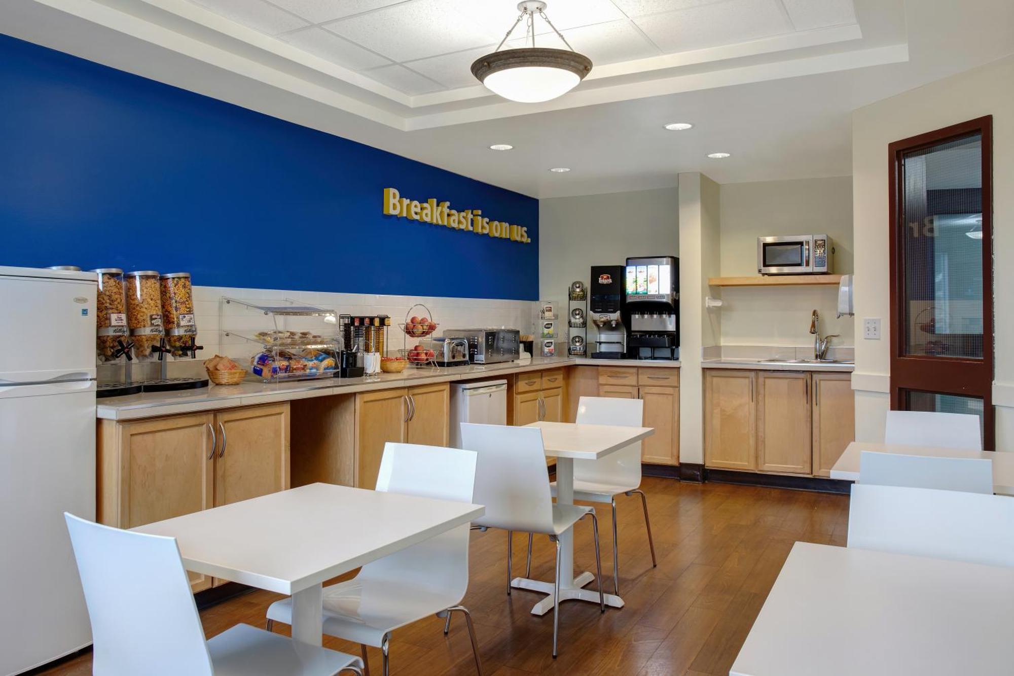 Days Inn By Wyndham Whitecourt Extérieur photo