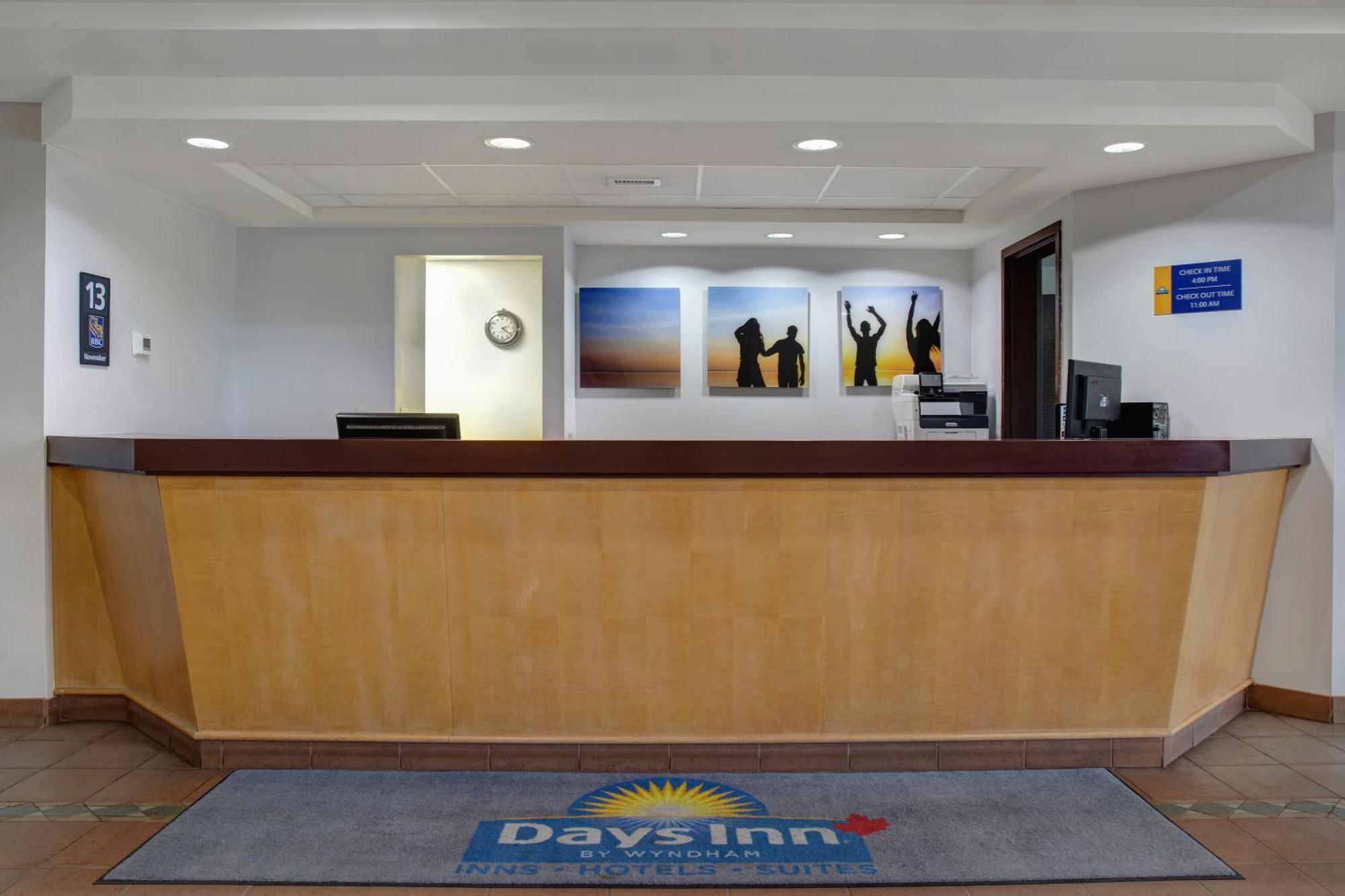 Days Inn By Wyndham Whitecourt Extérieur photo