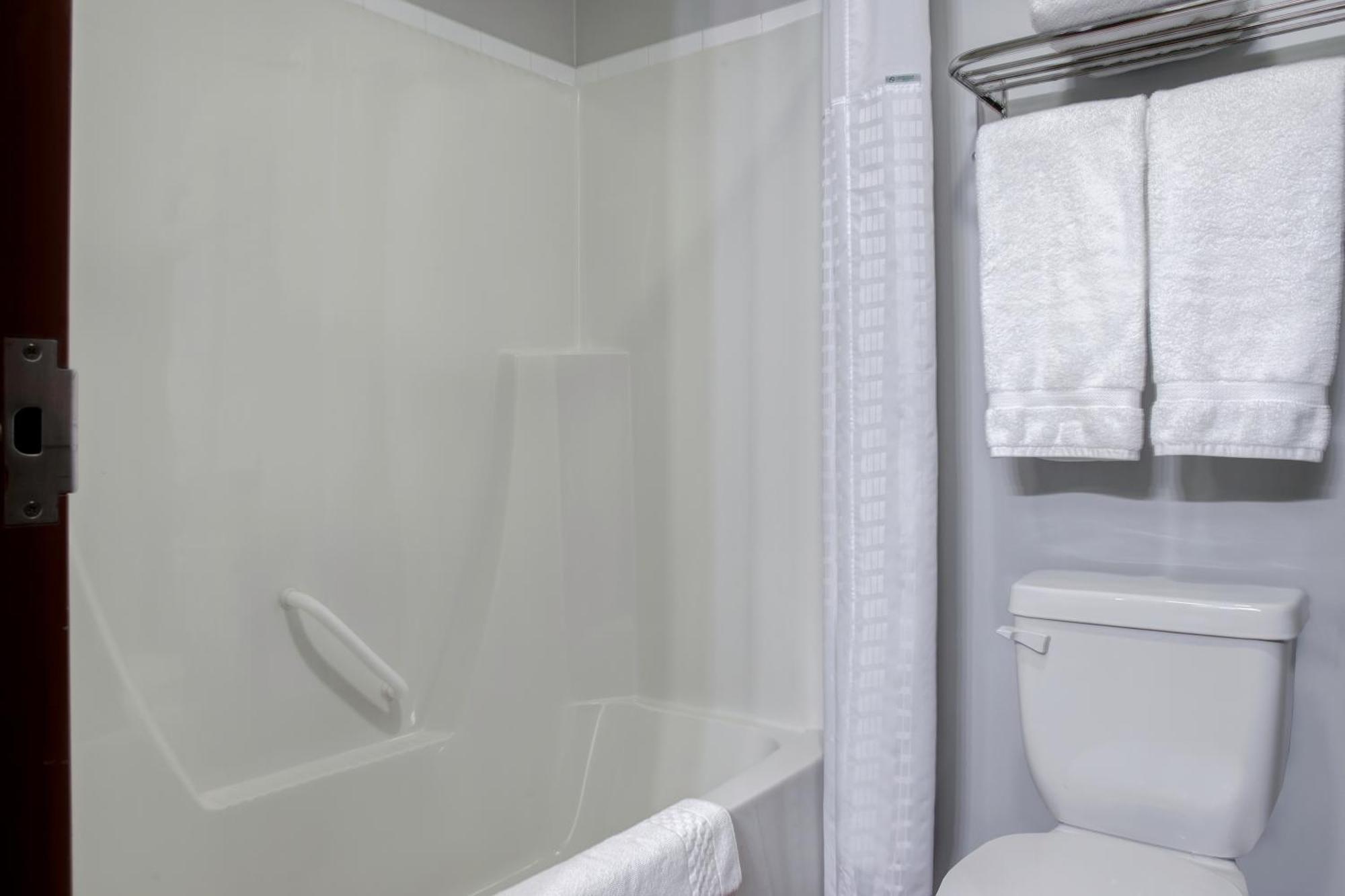Days Inn By Wyndham Whitecourt Extérieur photo