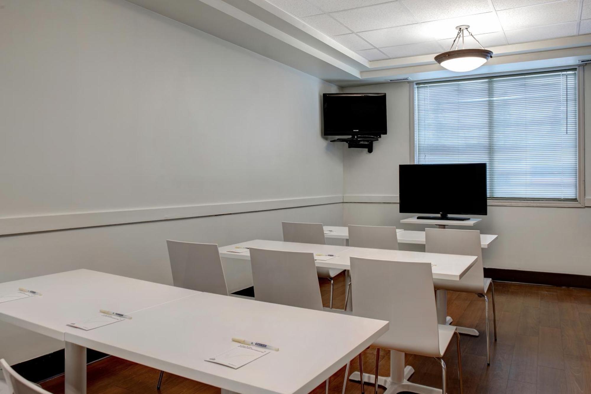 Days Inn By Wyndham Whitecourt Extérieur photo