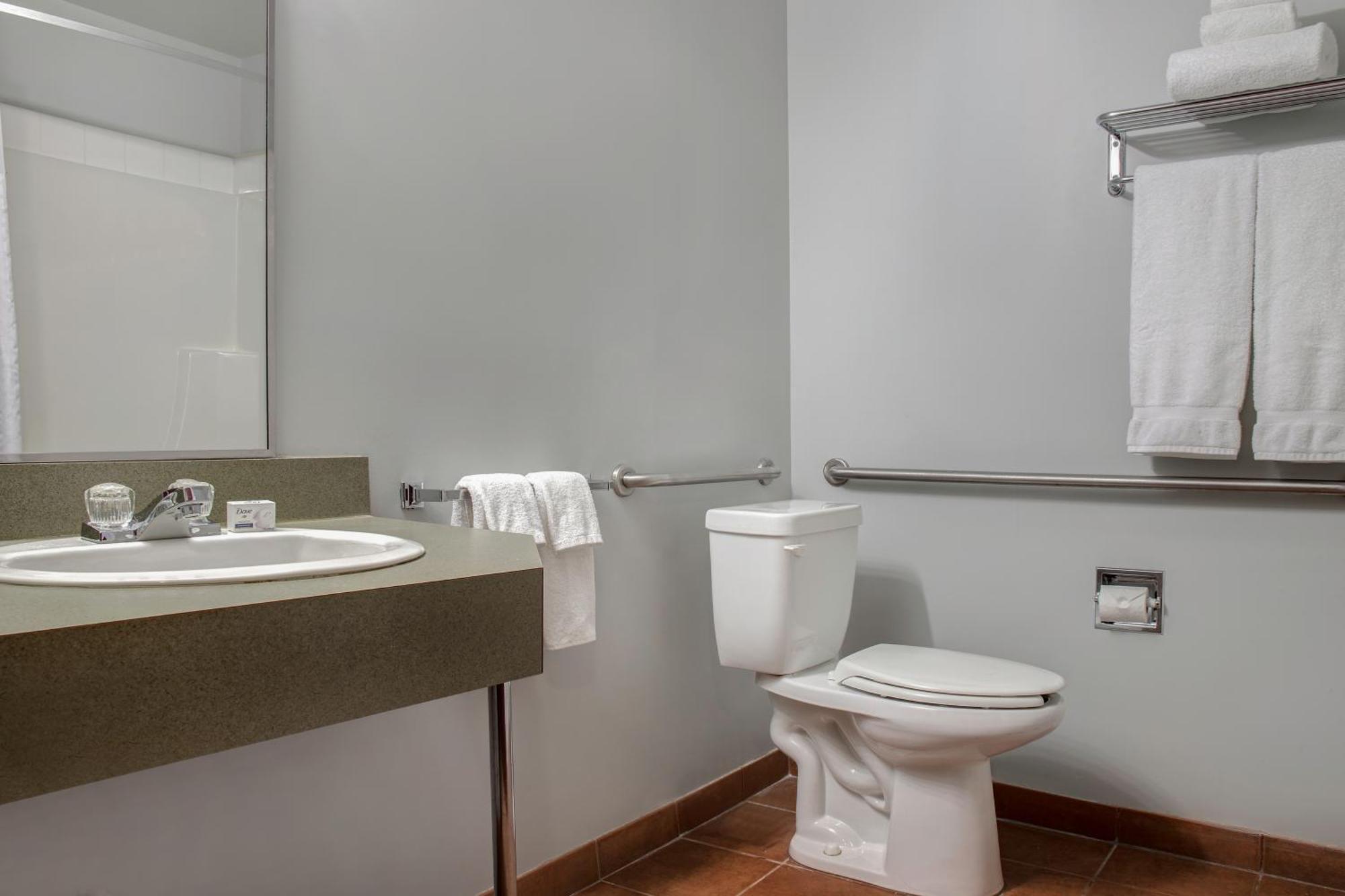 Days Inn By Wyndham Whitecourt Extérieur photo