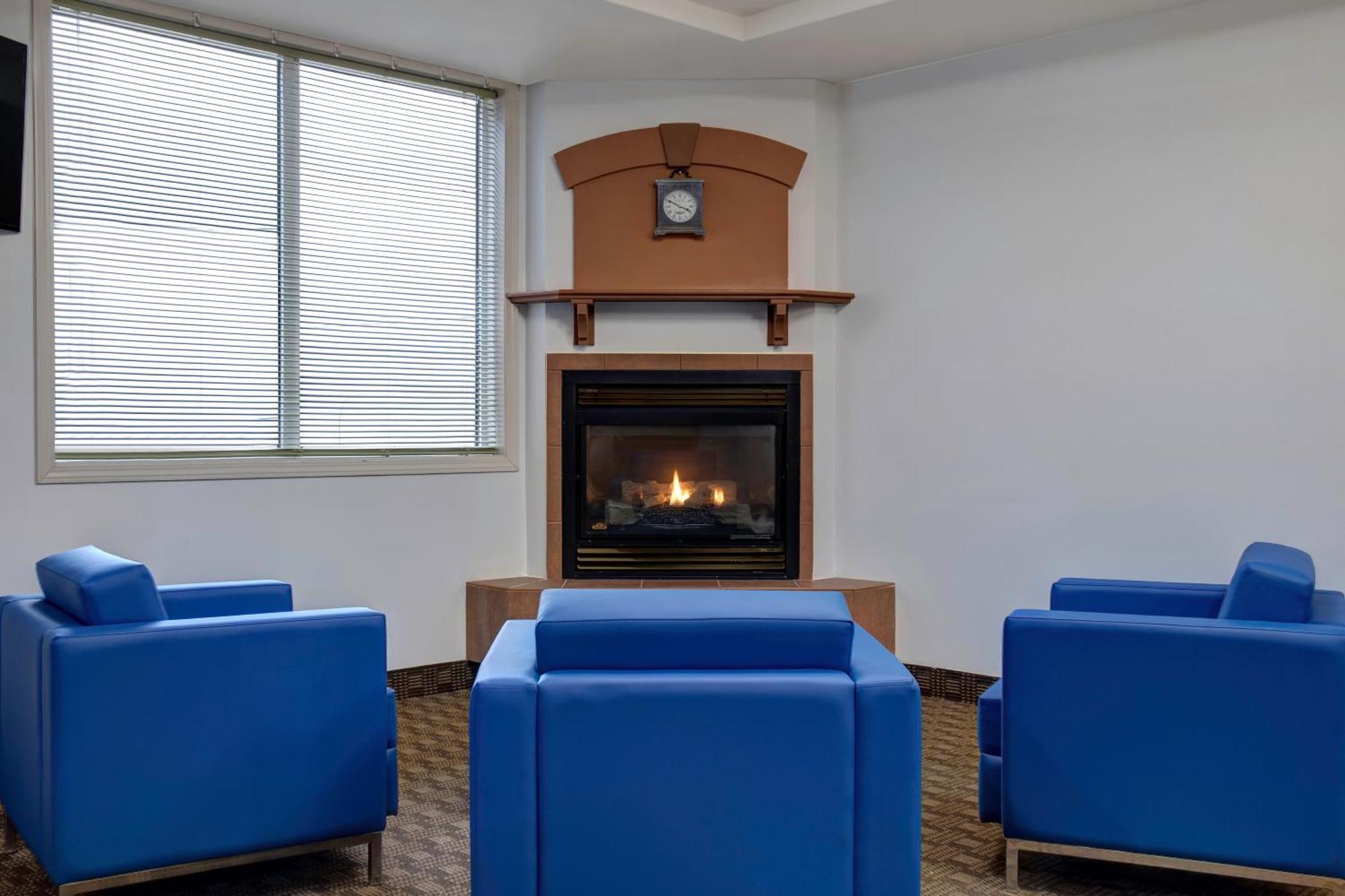 Days Inn By Wyndham Whitecourt Extérieur photo