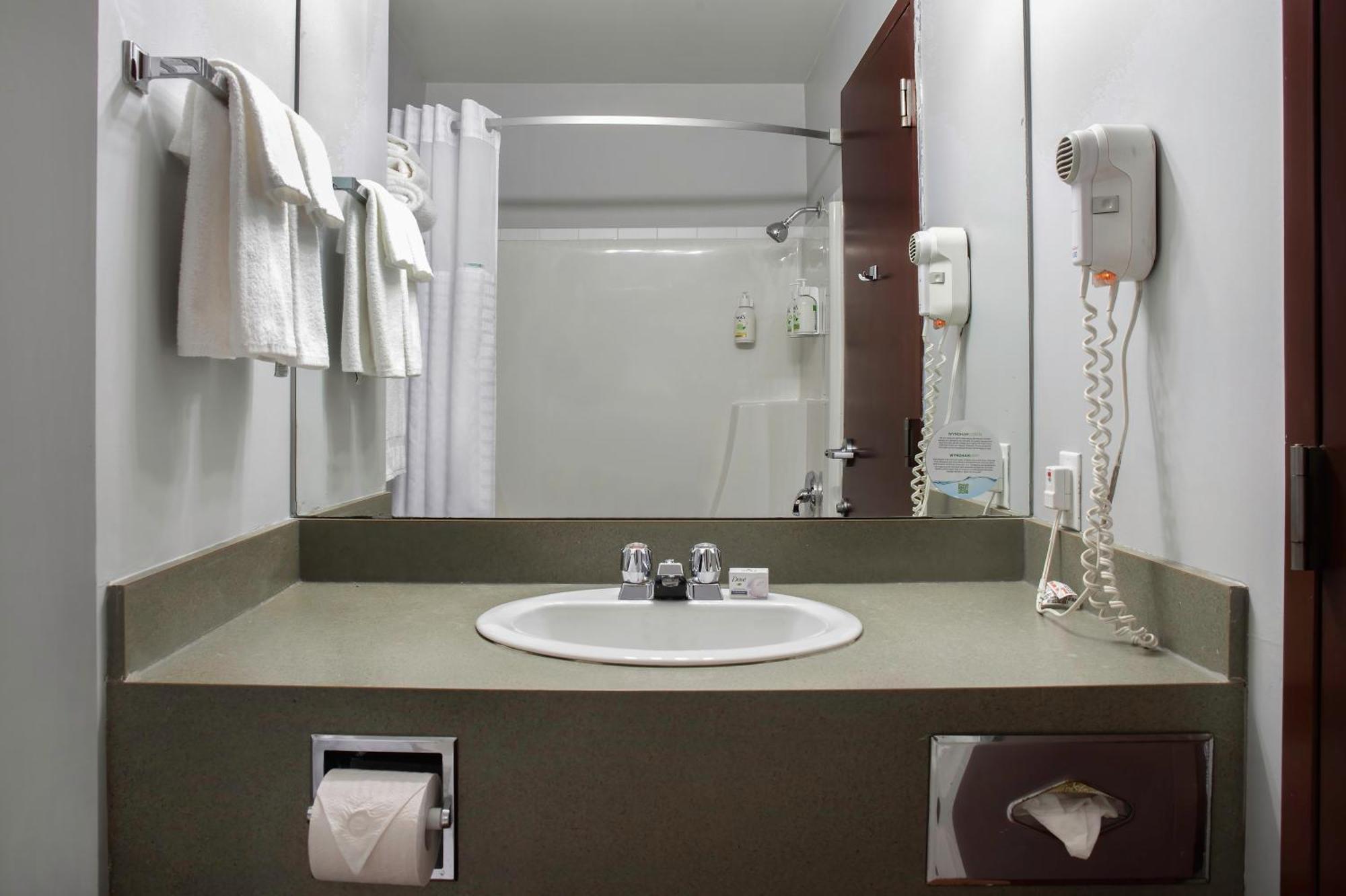 Days Inn By Wyndham Whitecourt Extérieur photo