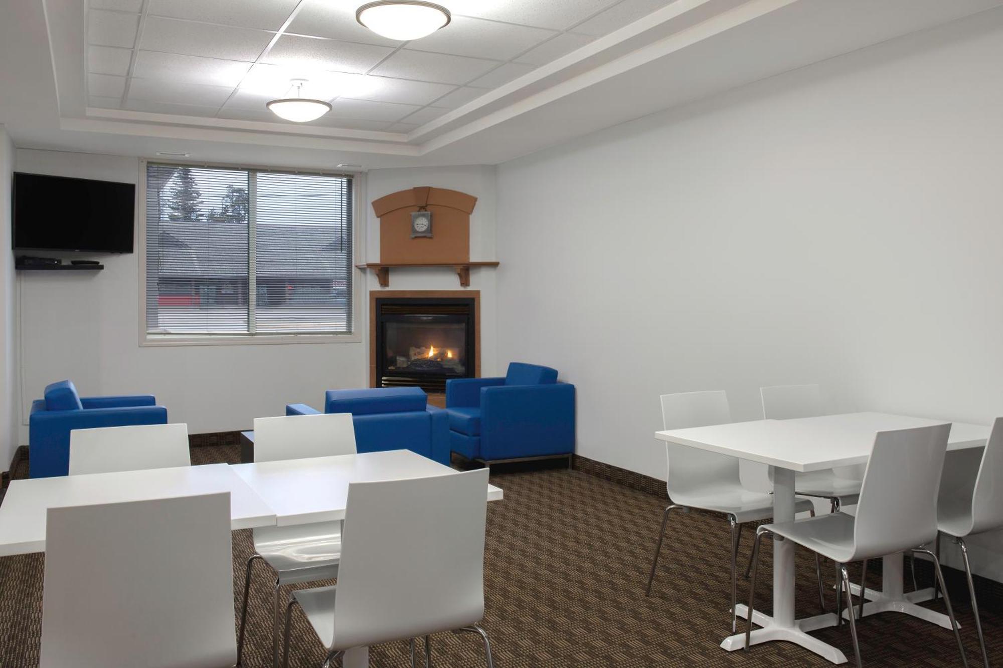 Days Inn By Wyndham Whitecourt Extérieur photo